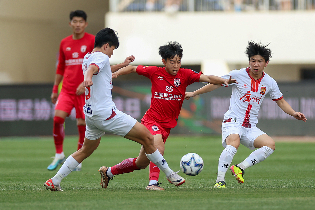 多米体育入口 -包含广州队训练开放日；清晨绝杀压哨引欢呼；NBA总决赛在即；资深球员宣示担当的词条