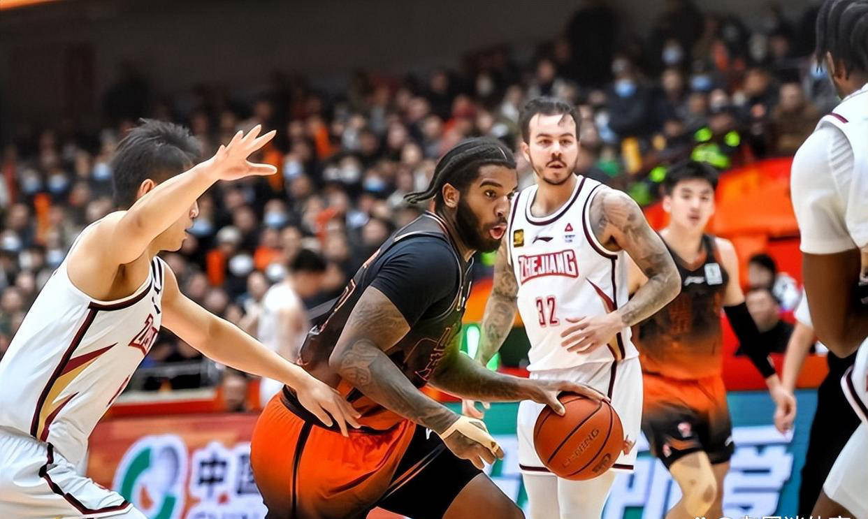 多米娱乐网站 -包含集结日山东男篮内部沟通——中超节点到来，球迷炸锅，阵容厚度经受考验的词条