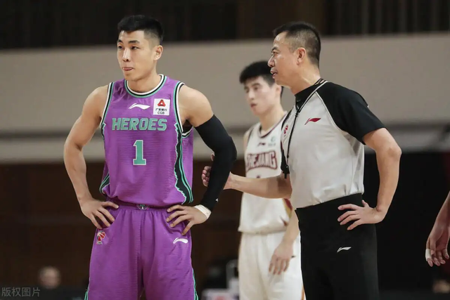 多米娱乐网站 -窗口期体能课后;深圳男篮遗憾出局备战国王杯;更衣室稳定;心理建设被强调