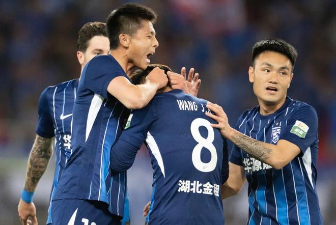多米登录 -亚冠今晚走向成谜，武汉三镇刷新队史纪录，更衣室稳定，身体对抗强度拉满 
